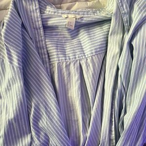 white and blue h&m button up